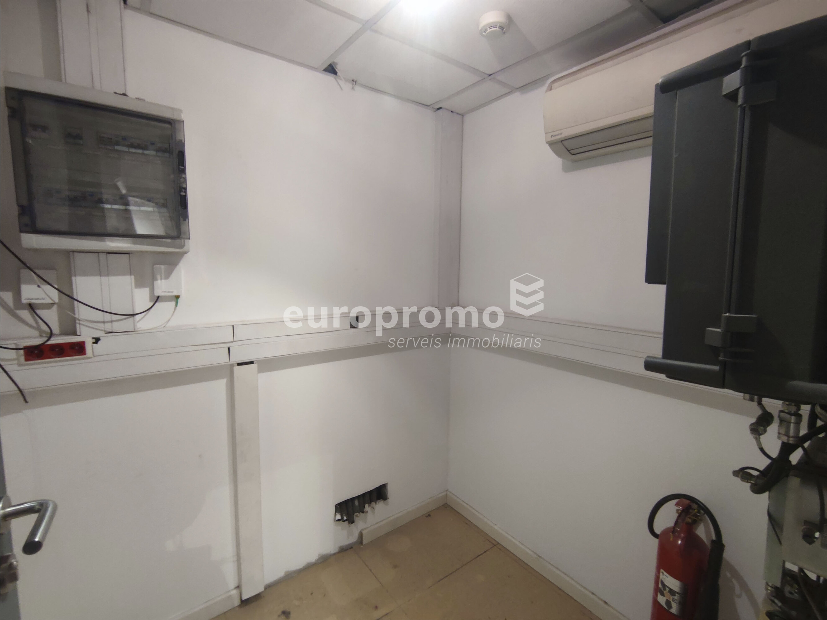 Fantástico local de 78 m² situado a primera línea y mejor zona comercial de la ciudad! 